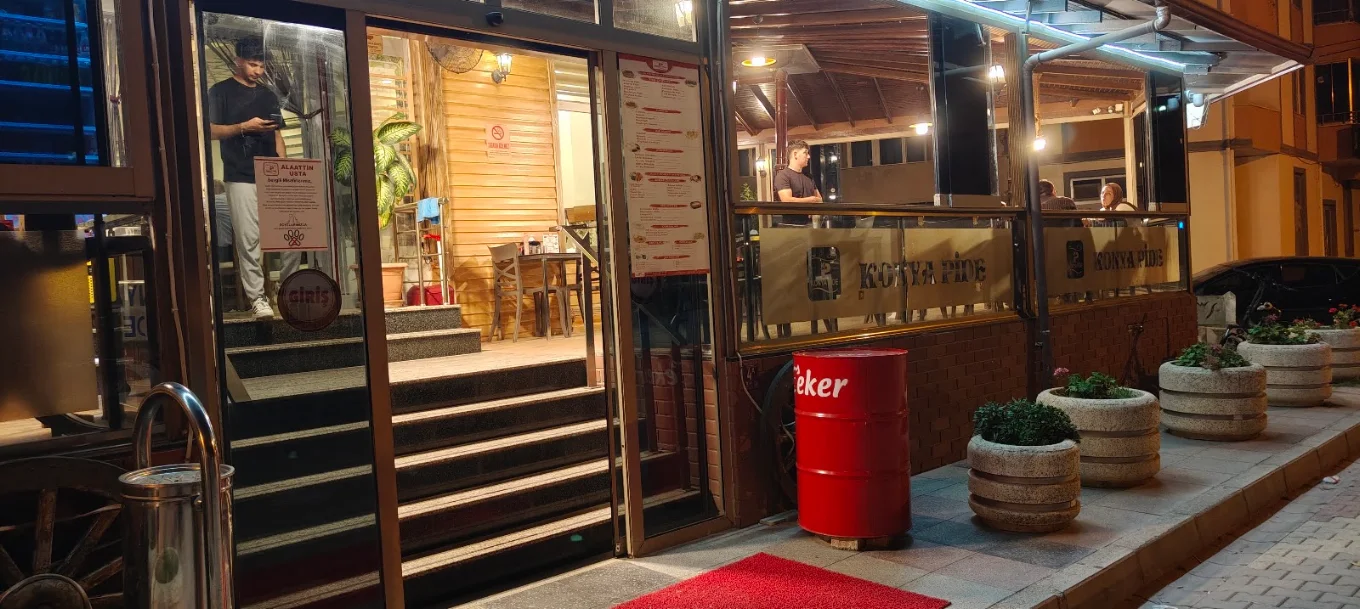 Konya Pide gece görünümü